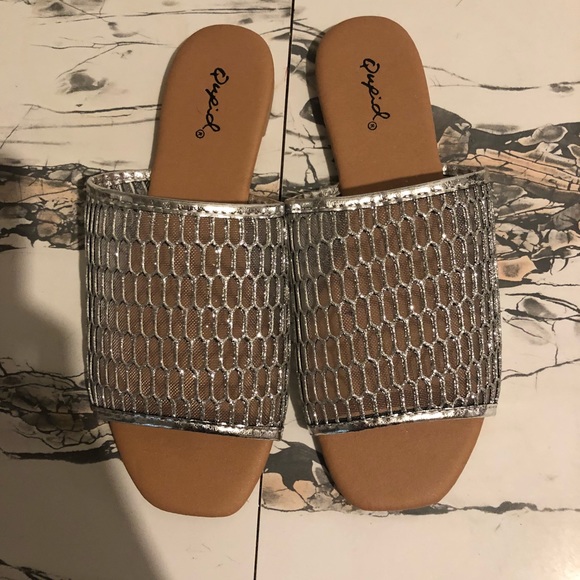 Qupid Silver Metallic Slides - Picture 1 of 3